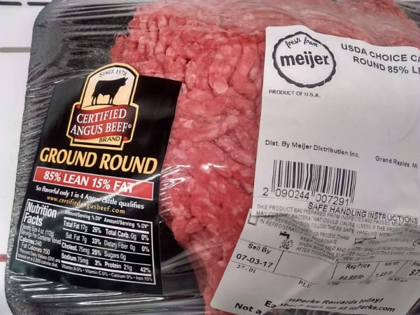 A package of ground round 85% lean 15% fat.