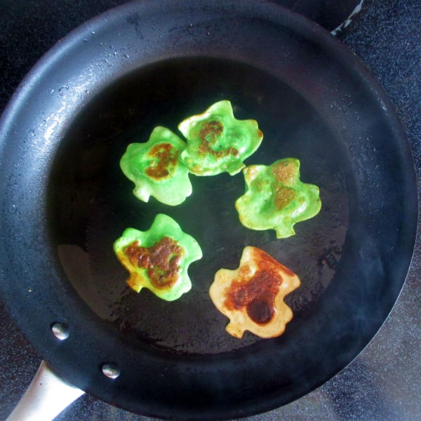 Shamrock Ravioli Frying Pan