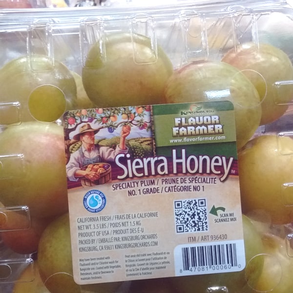 Kingsburg Orchards flavor Farmers Sierra Honey pluots in a 3.5 pound clamshell plastic container at a Costco store.