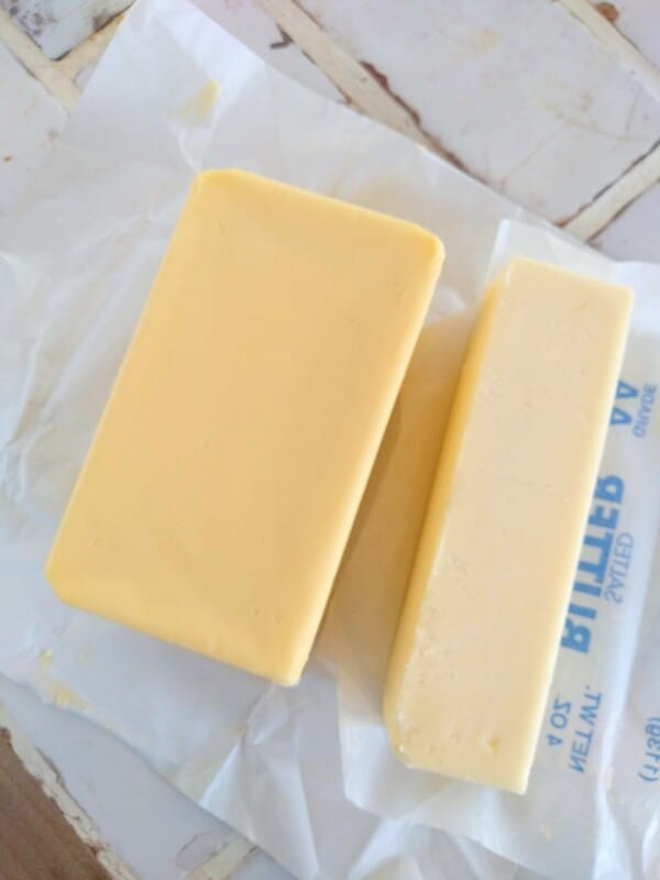 A side by side picture of Kerrygold butter and regular butter showing how the Kerrygold is a more yellowish color.