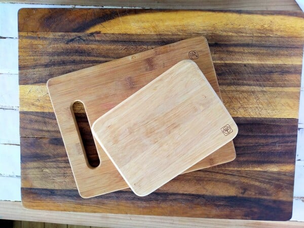 Wooden cutting boards of various sizes