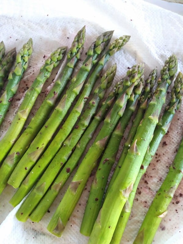 Microwaved Asparagus on a wet paper towel