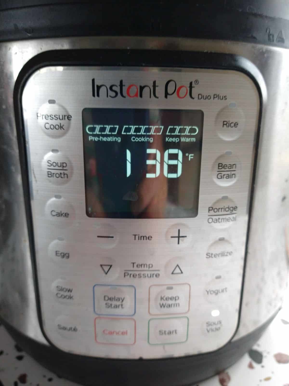 What is the default temperature range for Sous Vide cooking with Instant Pot  Pro Plus Wi-Fi Smart 10-in-1?