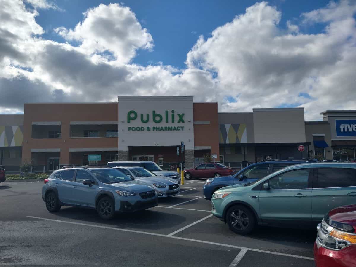 The parking lot of a Publix store in a shopping center.