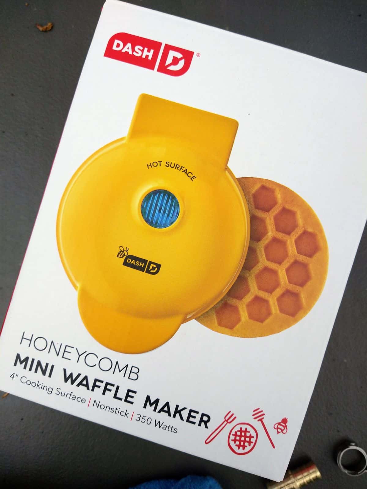 The box for the Dash Honeycomb Mini Waffle maker.